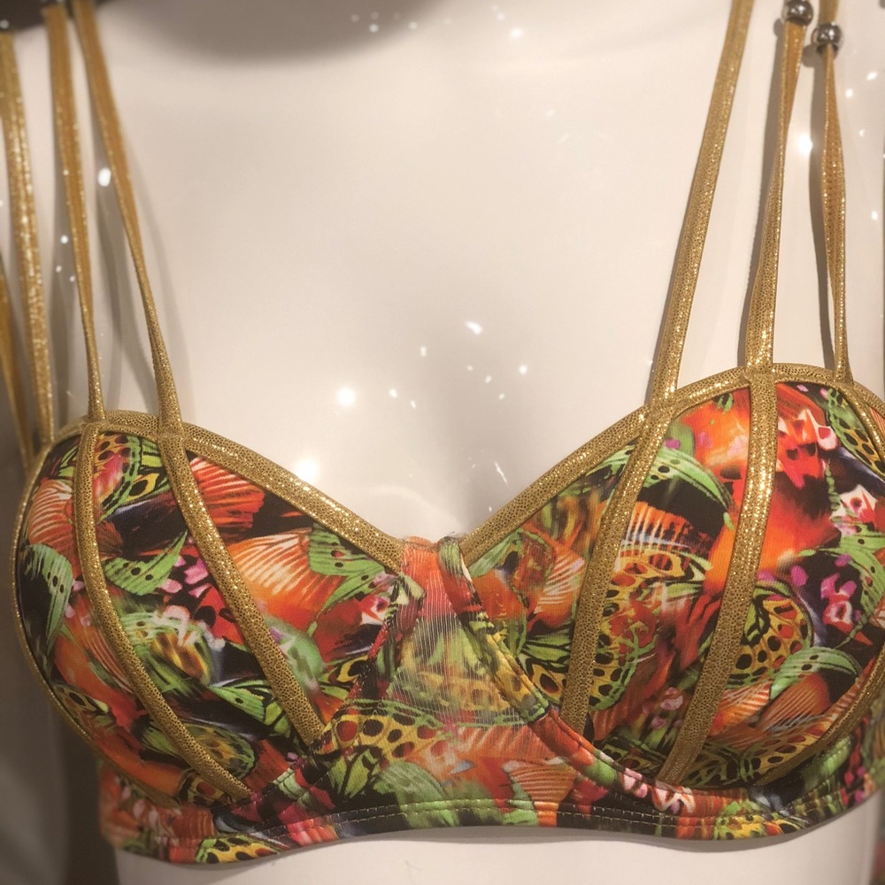 Bikini - Picture 6 of 7